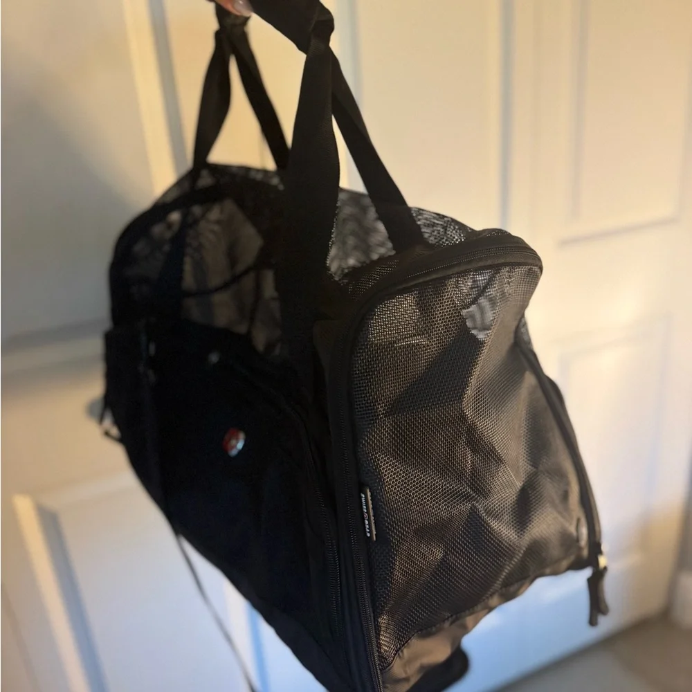 SwissGear Pet Carrier – Excellent Condition